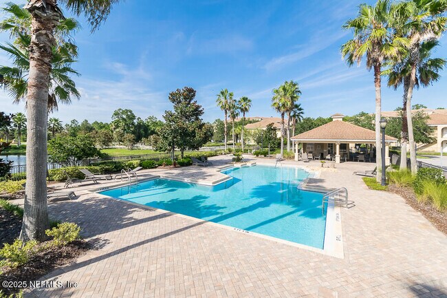 Building Photo - 415 La Travesia Flora