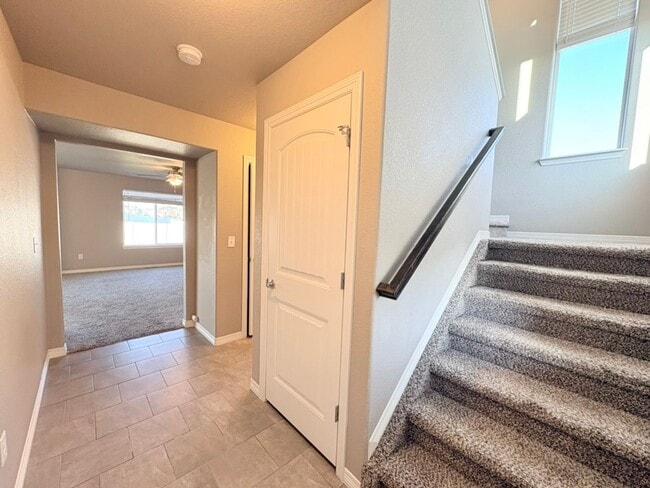 Building Photo - Beautiful 3 Bed, 2.5 Bath House in Windsor!