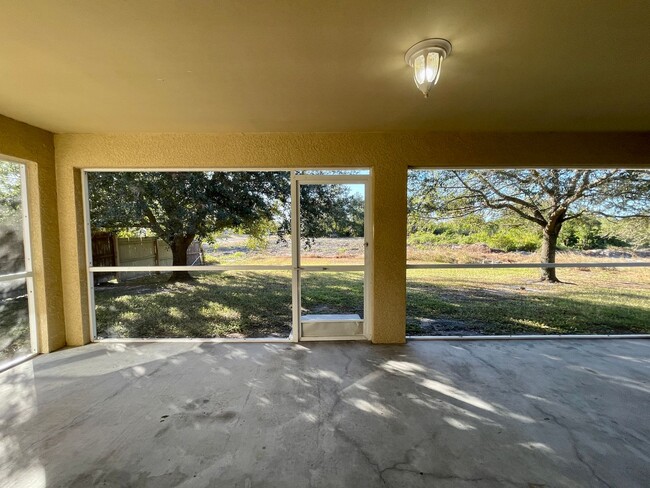 Building Photo - Available Now- 3 bedroom- 2 bath 2 car gar...