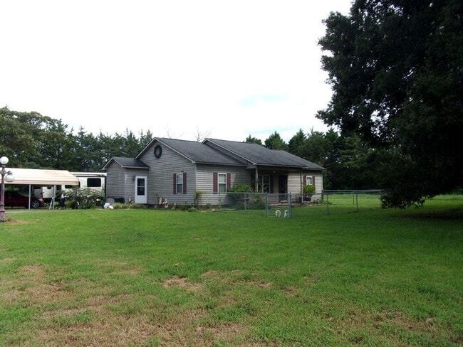 Primary Photo - Off McConnells Hwy - 3 Bedroom 2 Bath Home