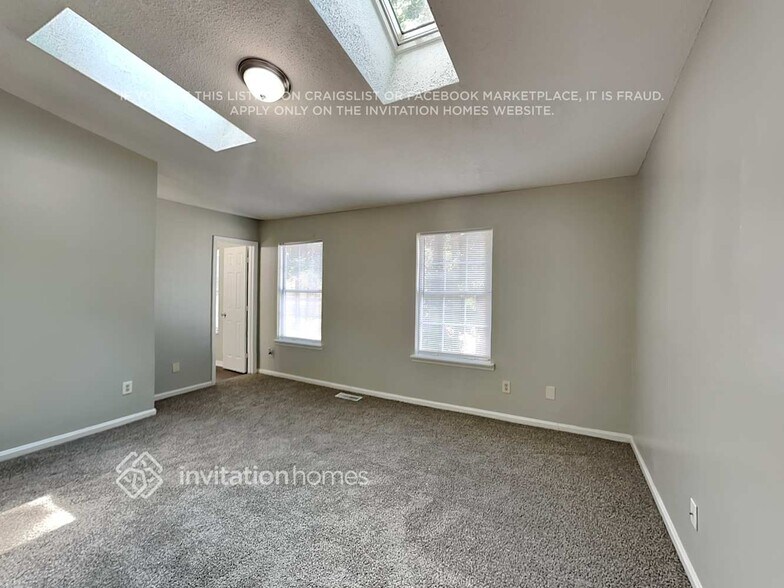 Building Photo - 7025 Markway Dr