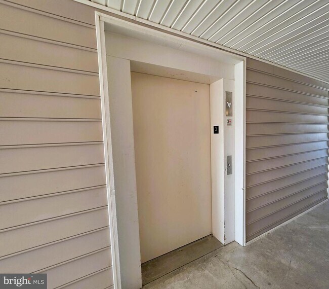 Building Photo - 3003L Heather Ln