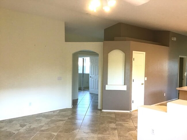 Building Photo - 3Bd/2ba Nice, clean in Rancho Vistoso, 3 Car Garage, Oro Valley