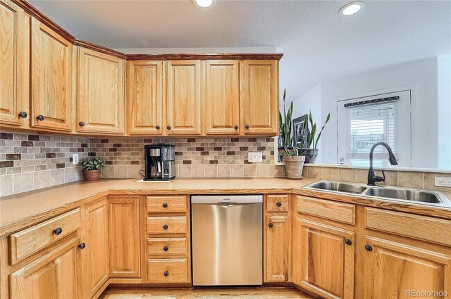 Building Photo - 1320 61st Ave