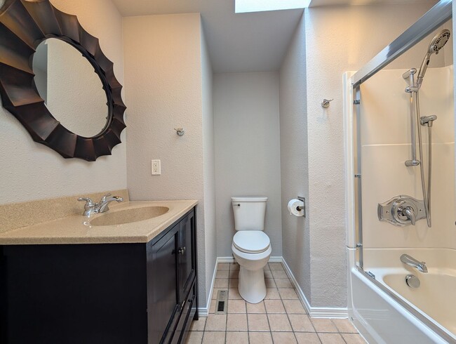 Building Photo - Great 4bed/2 bath home in west Eugene!