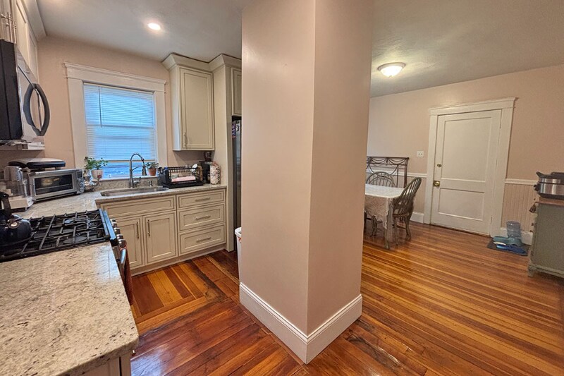 Building Photo - 68 Duncan Ave