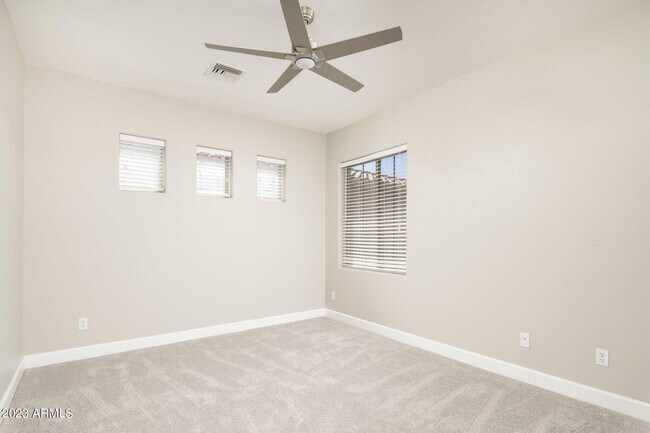 Building Photo - 9818 E Edgestone Dr