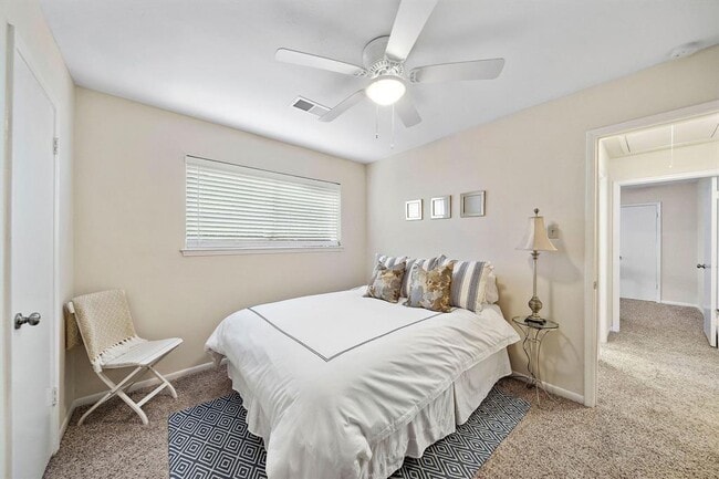 Building Photo - 9715 Lawngate Dr