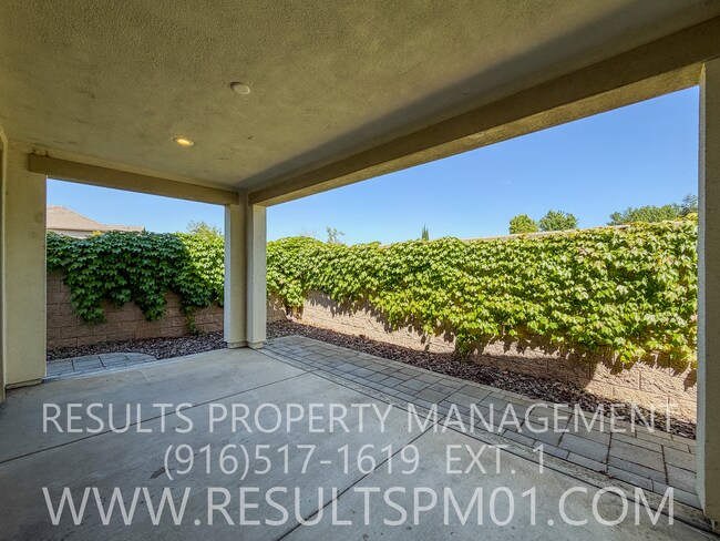Building Photo - Beautiful Spacious El Dorado Hills Home in gated community