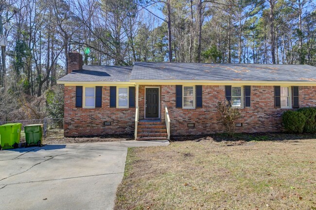 Building Photo - Beautifully Renovated 3-Bedroom Home in Co...