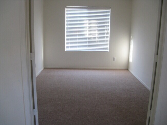 Building Photo - 3425 W Hidalgo Ave