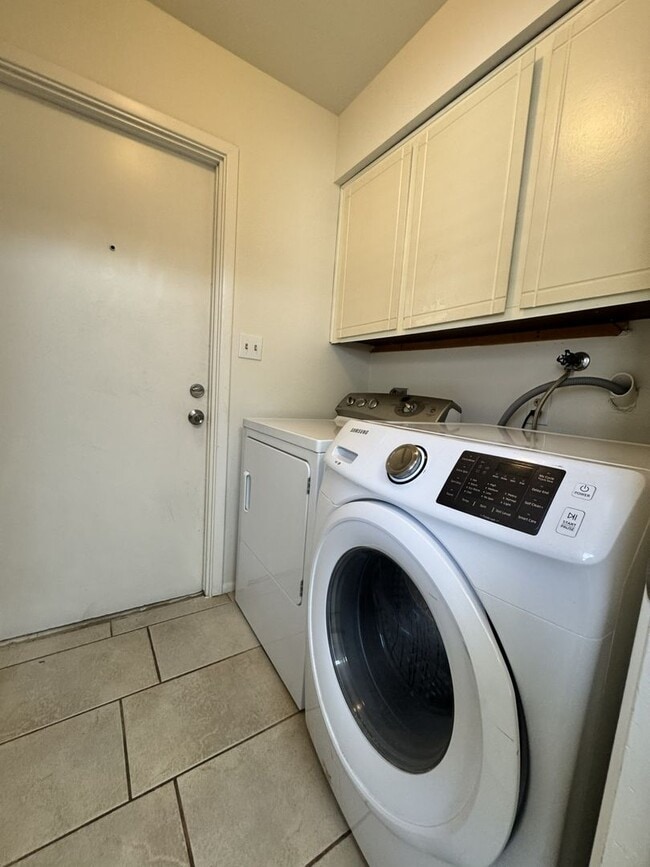 Building Photo - GOLF COURSE HOME W AMENITIES GALORE IN FOUNTAIN OF THE SUN 55+ COMMUNITY & COUNTRY CLUB