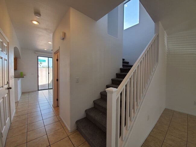 Building Photo - Cimarron Laredo Rud