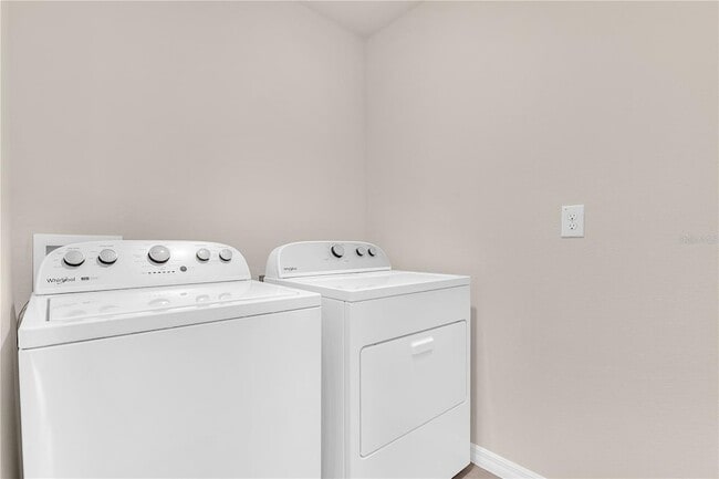 Building Photo - 2872 NE 21st Ct Rd