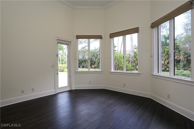 Building Photo - 823 Cassena Rd