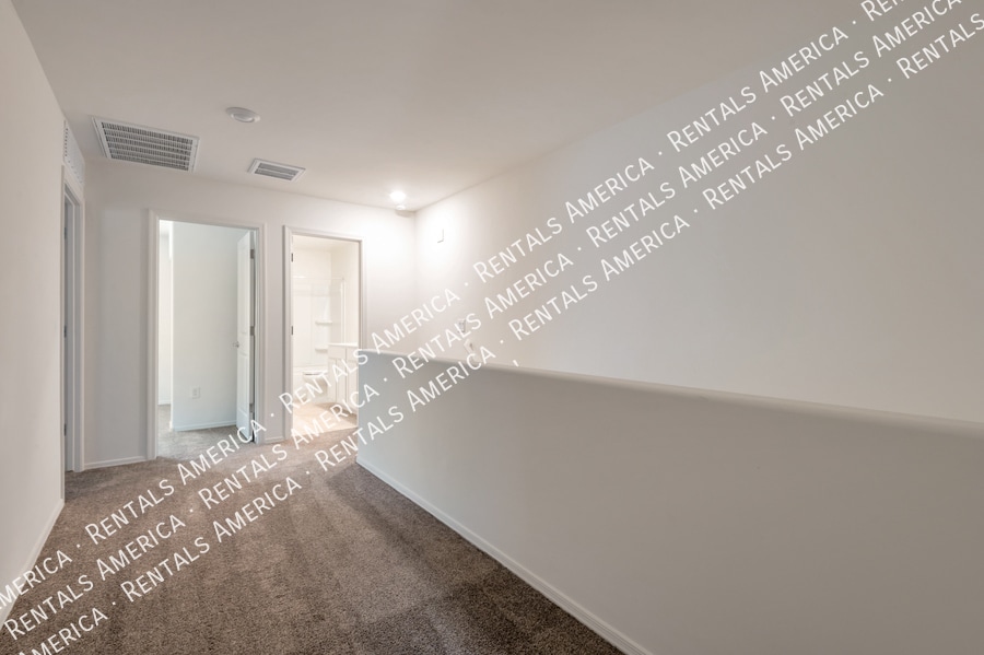 Building Photo - 1071 E Descent St