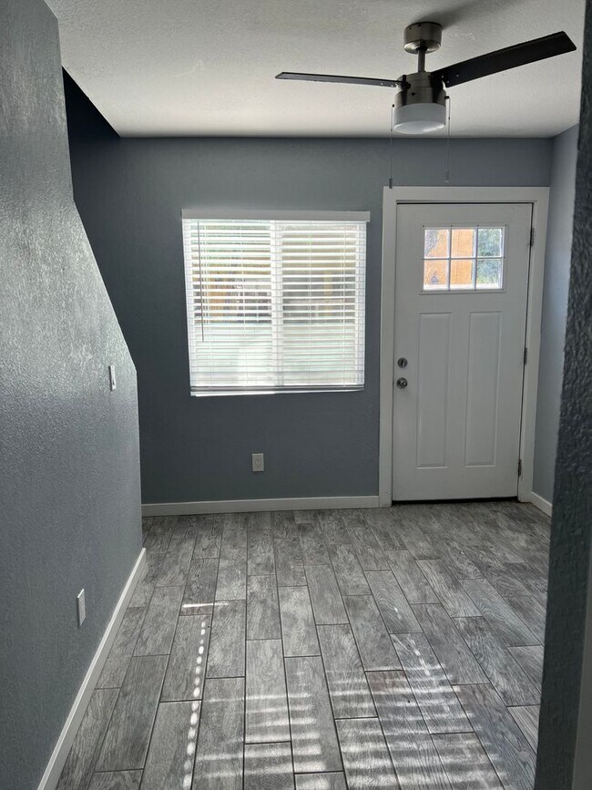 Building Photo - NEWLY REMODELED UNIT IN SURPRISE WITH BACK YARD