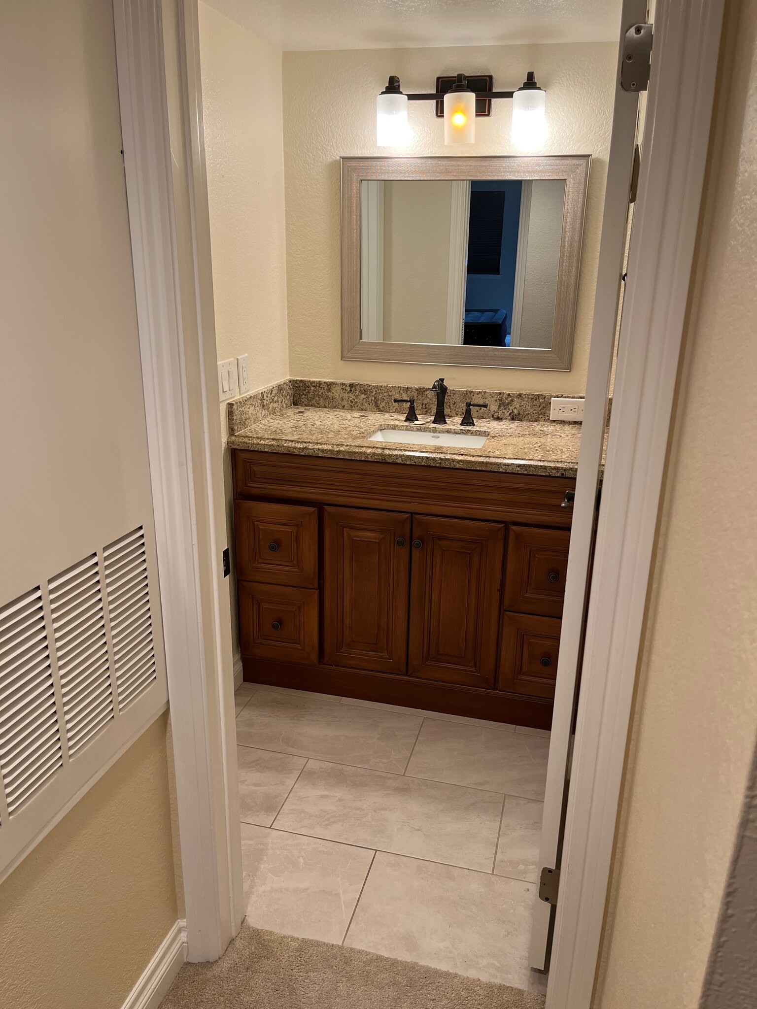 Building Photo - 653 Oak Run Trl