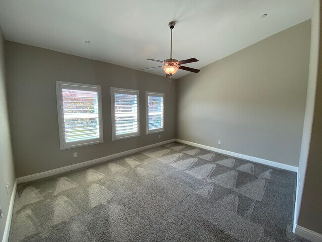 Building Photo - 3163 Parks Ave