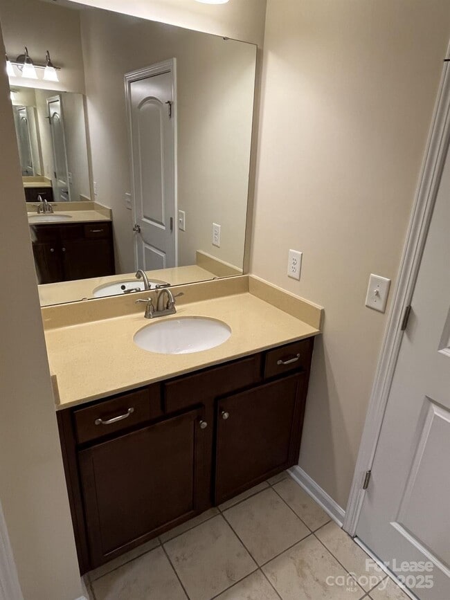 Building Photo - 2207 Eversham Dr NW