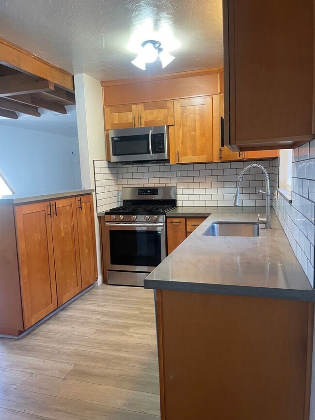 Building Photo - Minutes from Lake Arrowhead!