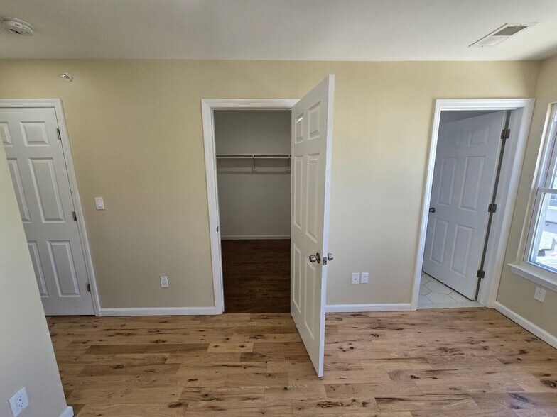 Building Photo - 53 Philip Pl