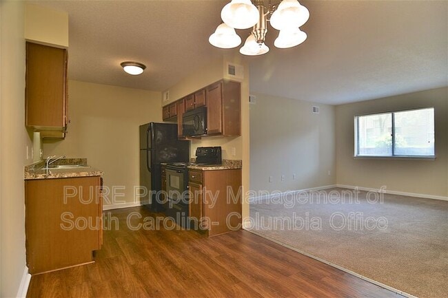 Building Photo - 515 Menlo Dr