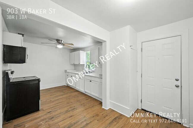 Building Photo - 903 W Baker St