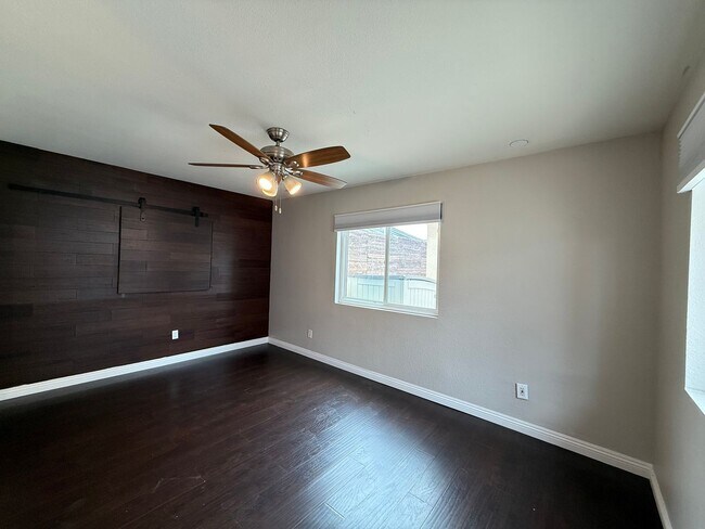 Building Photo - Charming Long Beach Home with Bonus Spaces!