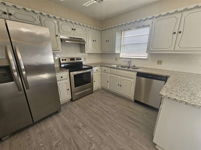 Building Photo - 1611 NW Black Mesa Dr