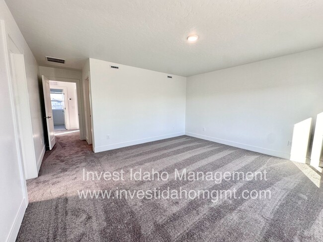 Building Photo - Beautiful Brand New Luxury Townhome availa...