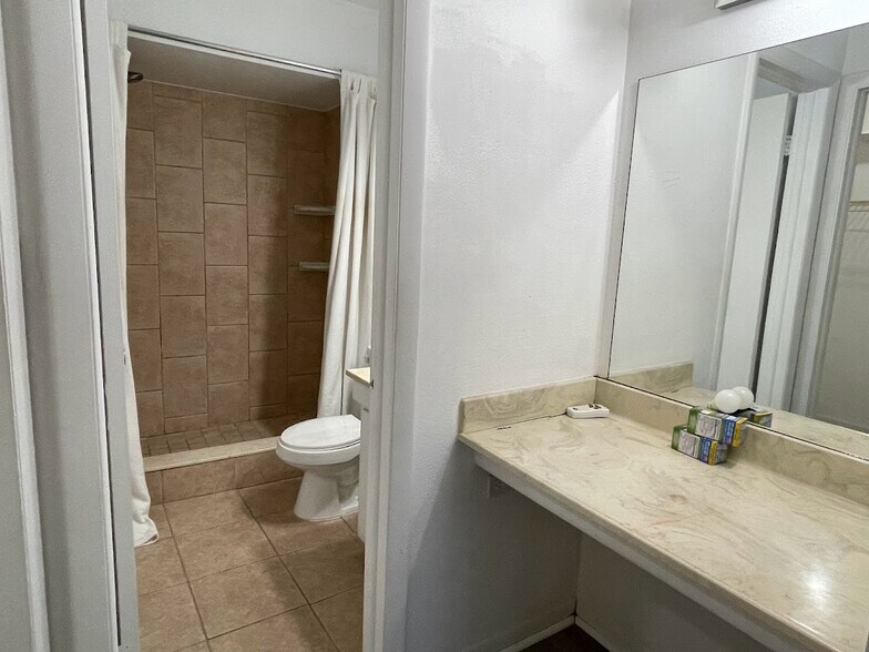 Building Photo - 2510 SW 81st Ave