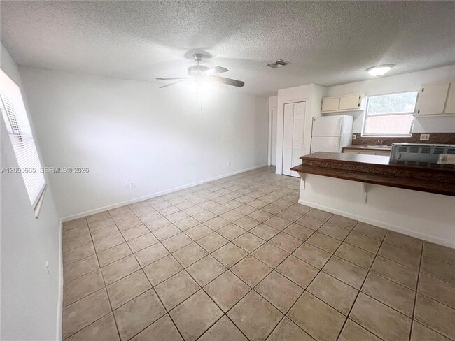 Building Photo - 1832 My Pl Ln