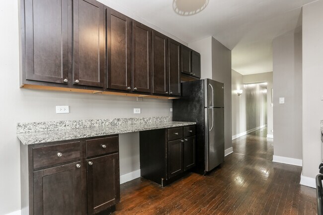 Building Photo - 2647 W Potomac Ave