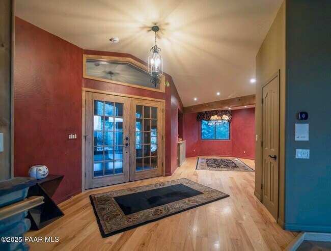 Building Photo - 270 Long