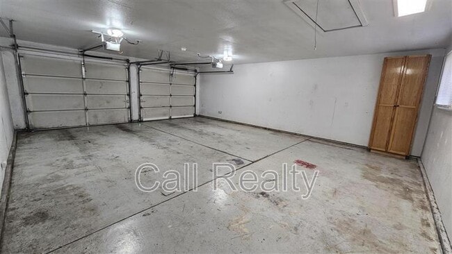 Building Photo - 12019 E Valleyway Ave