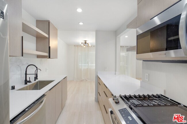 Building Photo - 3380 Vinton Ave