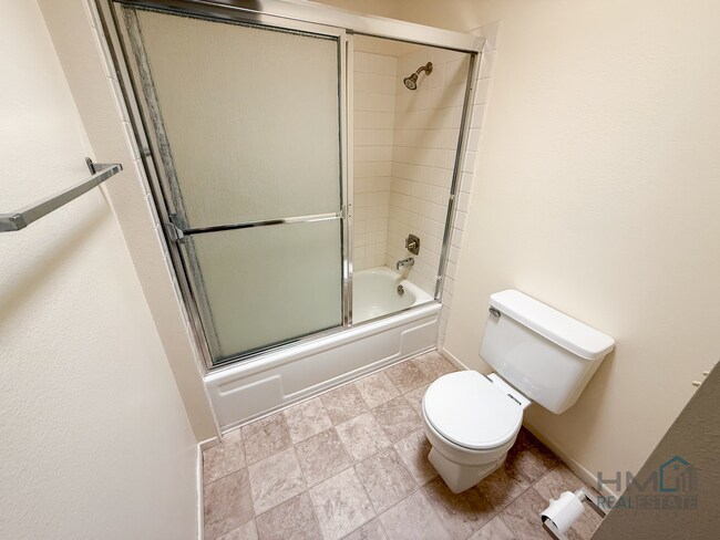 Building Photo - Homes Management - 2bd/2ba Upstairs Condo ...