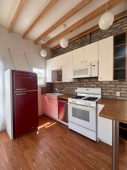 Building Photo - 4244 Gateway Ave
