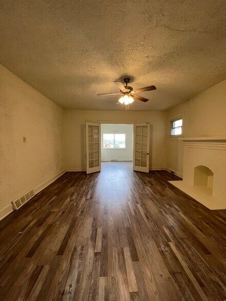 Livingroom - 616 E 12th Ave