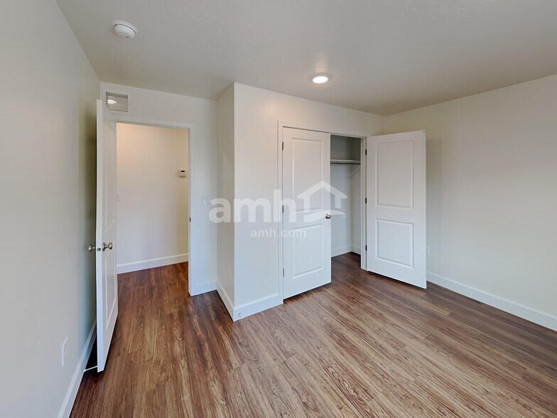 Building Photo - 6768 N Silver Gate Dr