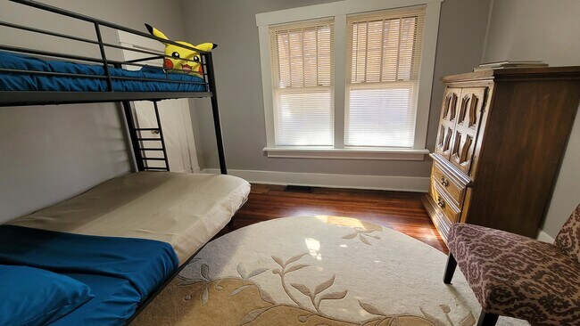 Building Photo - 1601 N Broadway St