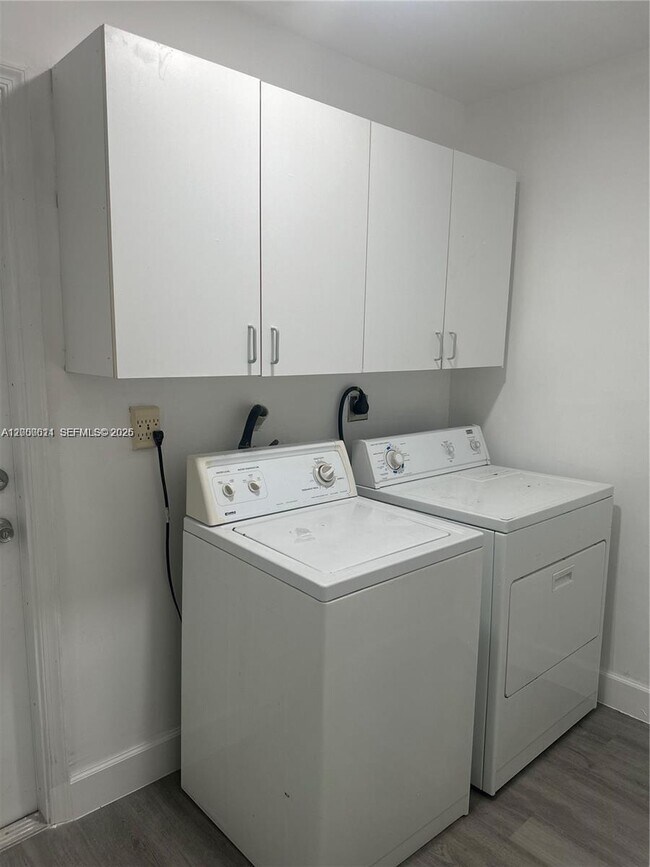 Building Photo - 6560 SW 49th St