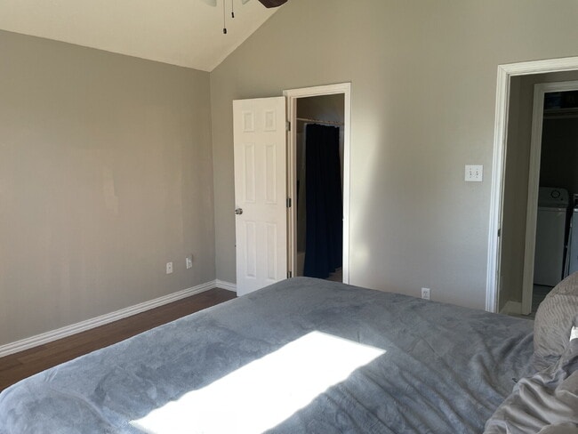 Building Photo - Begin the school year in this wonderful single story home with a spacious floorpan in Indian Forest.