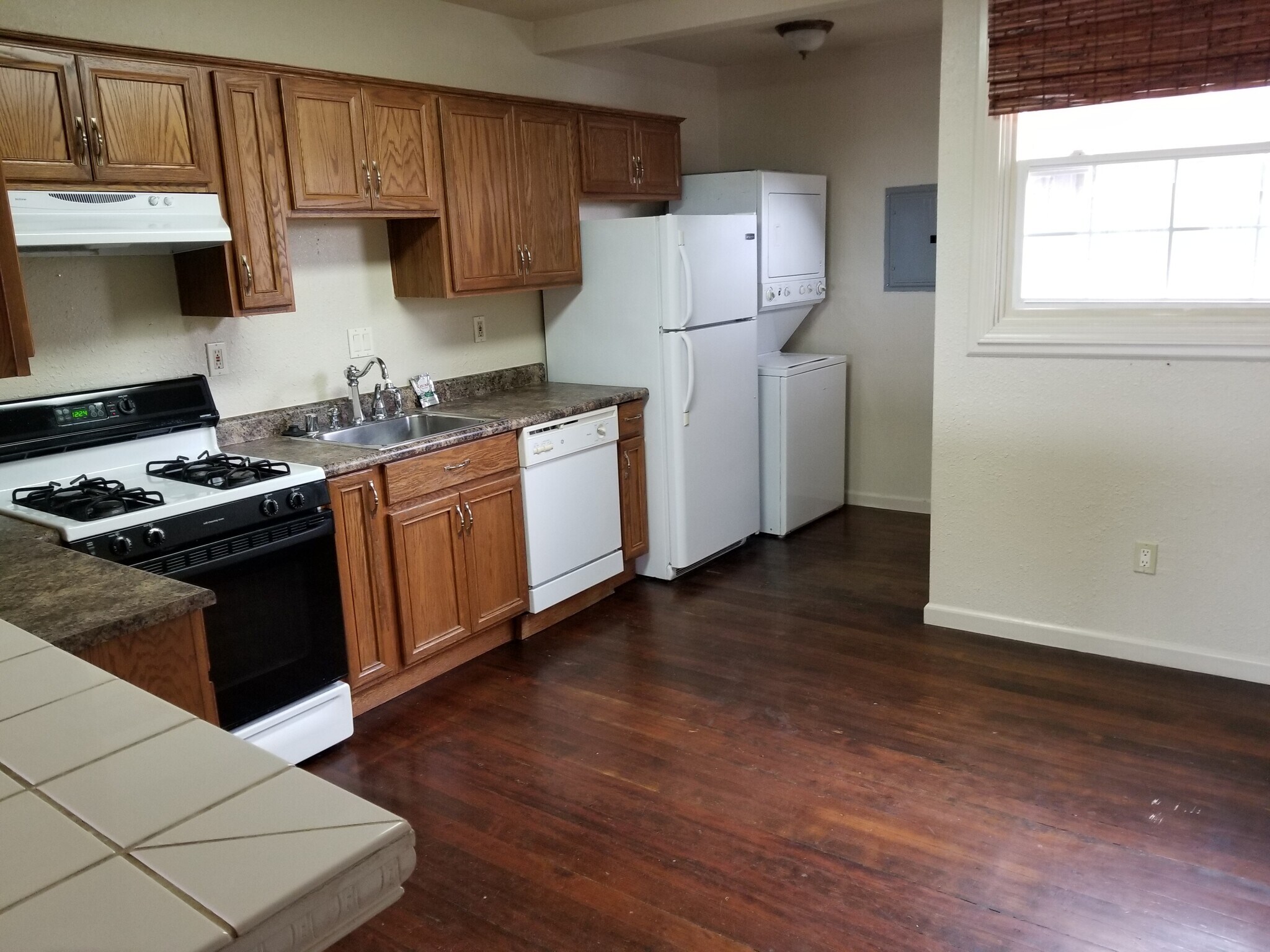 Building Photo - 44 Daniels Ave