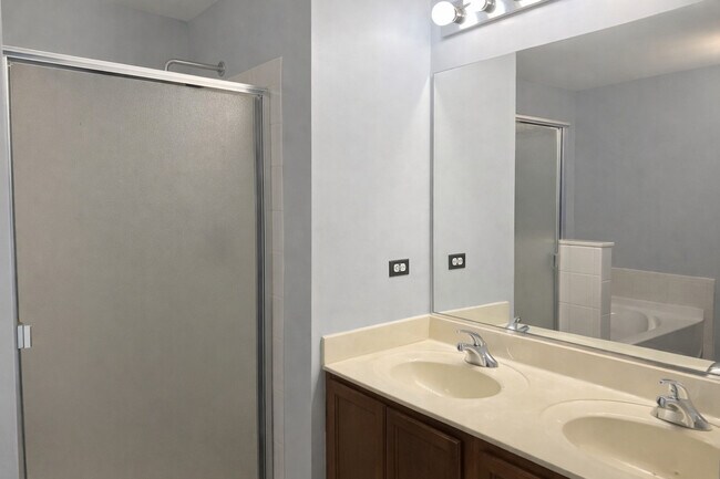 Building Photo - 460 Lancaster Dr