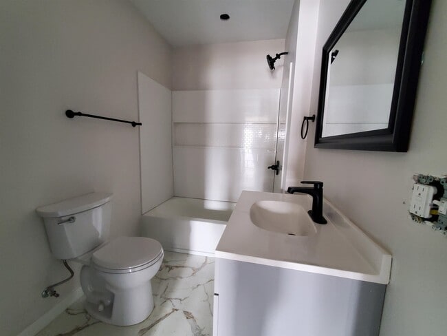 Building Photo - 17 Canaan St