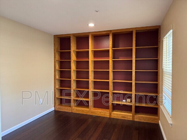 Building Photo - 9203 Sandy Creek Rd