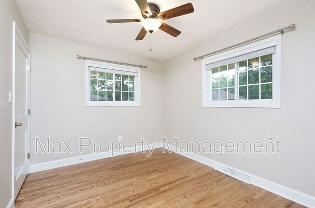 Building Photo - 530 SW Maple St
