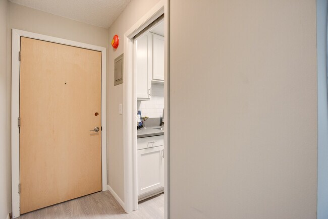Entrance - 1328 Idaho Ave S